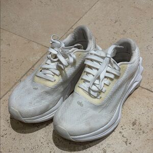 ALO Yoga White and Cream Athletic Sneakers